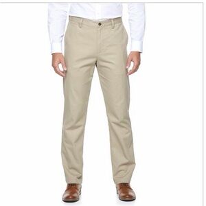 NWT Men’s Classic Fit Khaki Pants 33x29